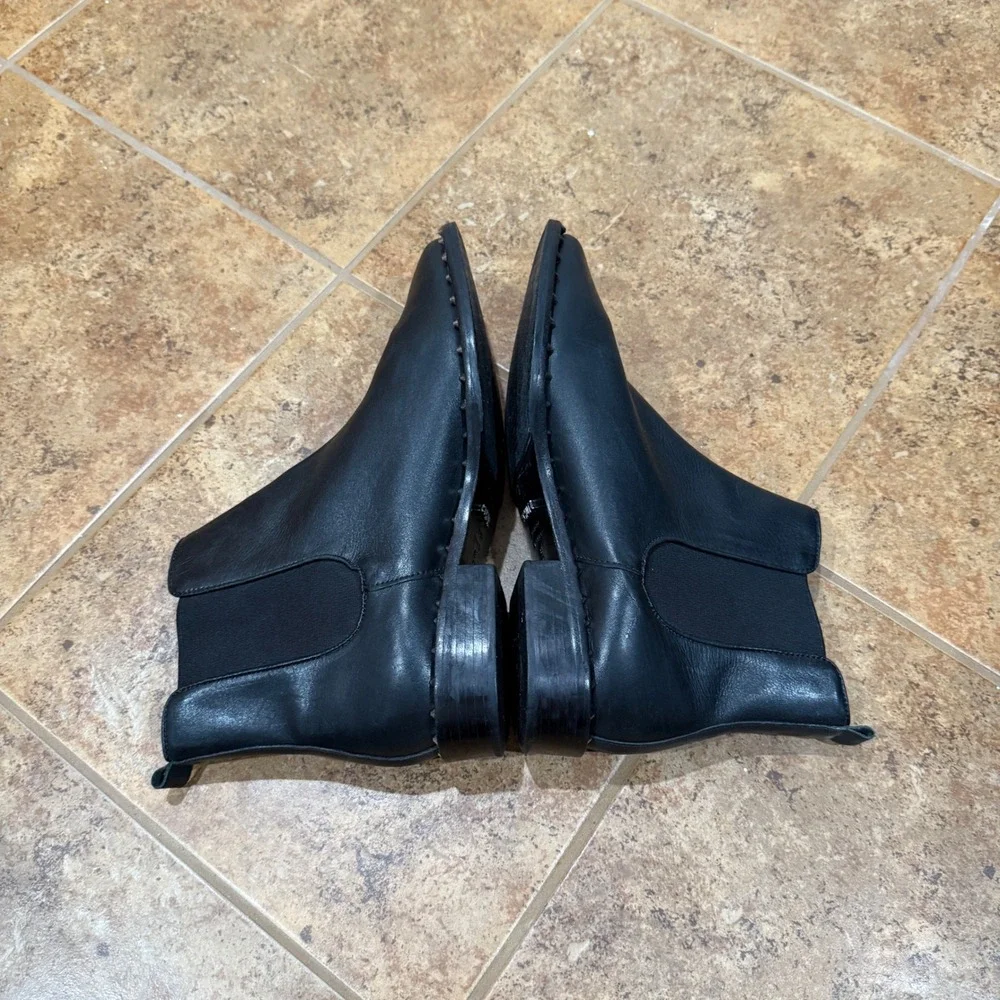 Schutz Shabba Black Leather Studded Chelsea Ankle Boots Women 8 B Low Heel